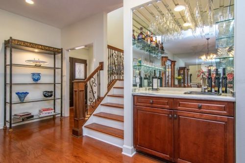 4949 Bayshore Blvd, Tampa FL 33611-3851 exterior