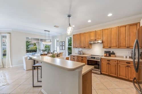 8323 Laurel Lk Blvd, Naples FL 34119-6789 exterior