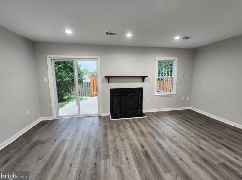 8124 Bonaire Ct, Silver Spring MD 20910-4663 exterior