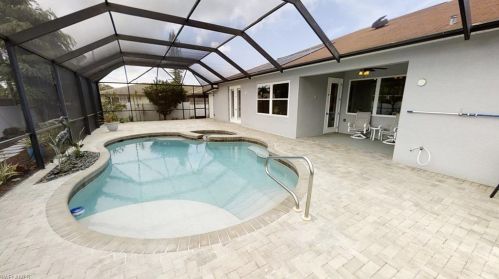 212 Old Tamiami Trl, Naples FL 34110-1142 exterior