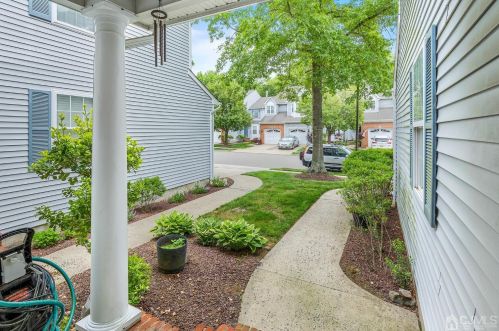 17 Ashley Dr, Old Bridge, NJ 08857-2930