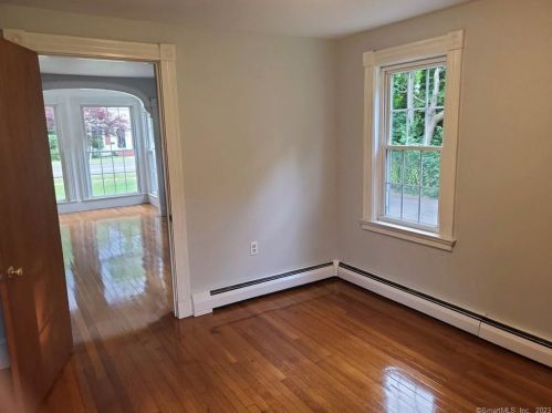 111 Pleasant St, Windsor CT  06095-2425 exterior