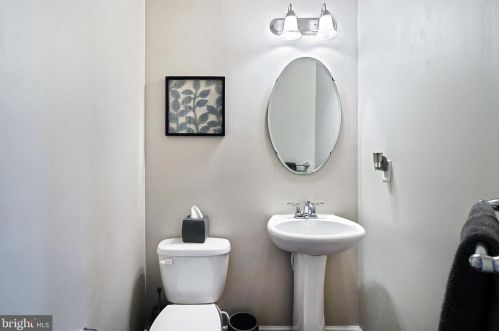 745 Blossom Dr, Hanover PA 17331-2077 exterior