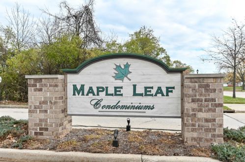 4935 Maple Leaf Cir, Milwaukee WI 53220-2780 exterior