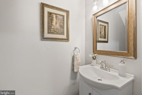 5205 Cottingham Pl, Alexandria VA  22304-3535 exterior