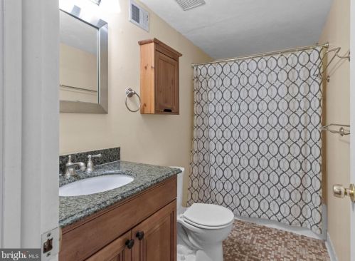 813 6 St, Philadelphia PA 19140-3327 exterior