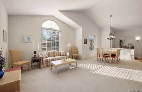 1342 Alameda Blvd, Troy MI 48085-6739 exterior