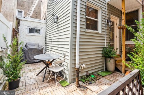 240 Fairmount Ave, Philadelphia PA  19123-2928 exterior