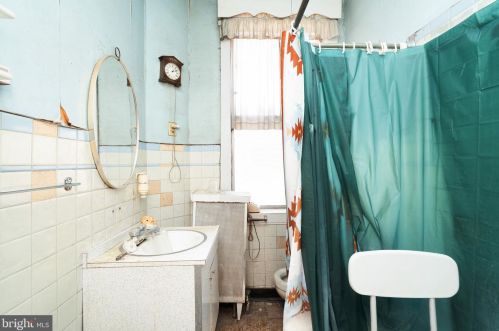 2510 17 St, Philadelphia PA 19132-3928 exterior