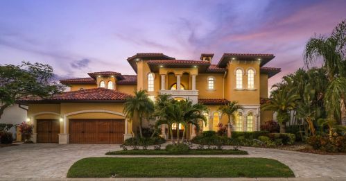 9811 Bay Island Dr, Tampa, FL 33615-4217