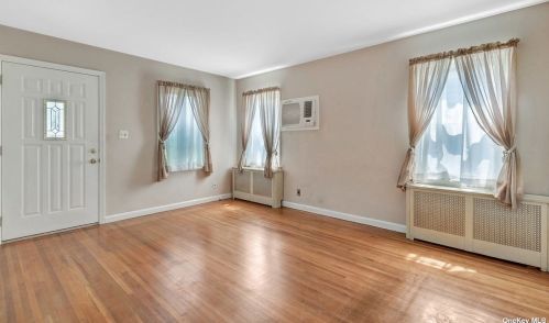 154 Ethel St, Valley Stream, NY 11580-3145