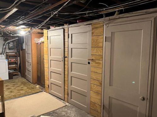 98 Hawkins St, Providence RI 02908-1713 exterior