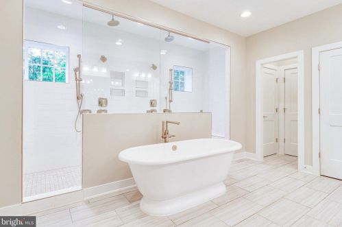 920 Darton Dr, Alexandria VA 22308-2021 exterior