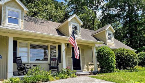 1292 Dunwoody Ln, Atlanta GA 30319-1515 exterior