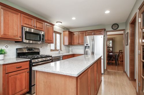 2209 Nottingham Dr, Naperville IL exterior