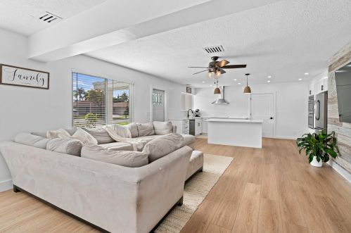 915 27 Ave, Boynton Beach FL 33435-7938 exterior