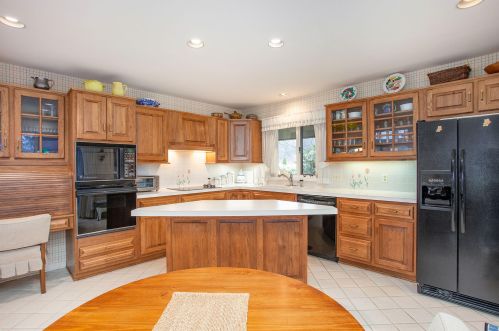 3461 Charlevoix Dr, Grand Rapids MI 49546-7061 exterior