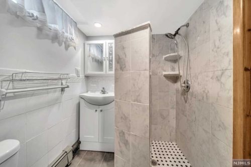 190 Maple St, Fairview NJ 07022-1512 exterior