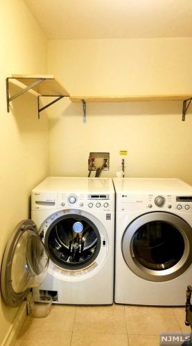 620 Plum Ter, Mahwah NJ  07430-3441 exterior