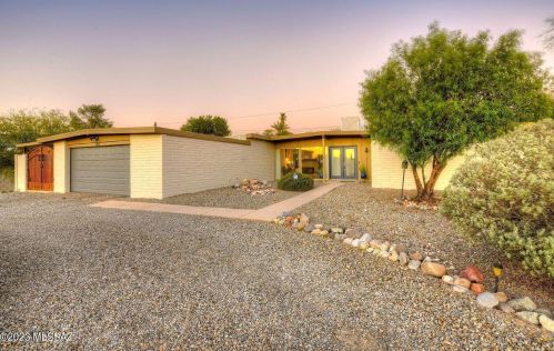 1302 Camino Seco, Tucson AZ 85710-1707 exterior