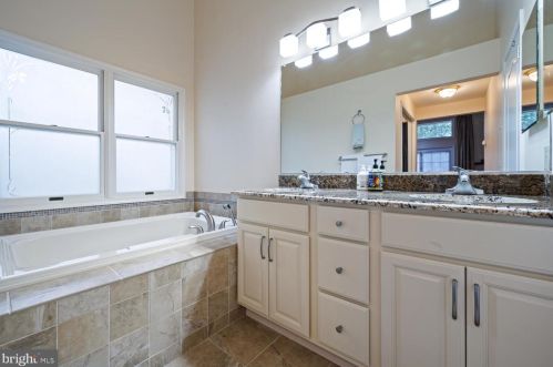 53 Primrose Cir, Princeton NJ 08540-9416 exterior