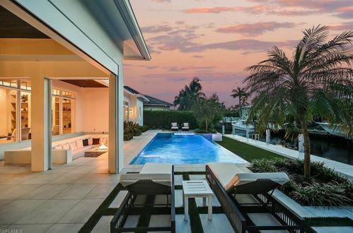 1501 Bluefin Ct, Naples FL 34102-1576 exterior