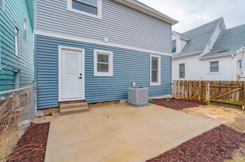 1418 Jenifer St, Madison WI  53703-3719 exterior