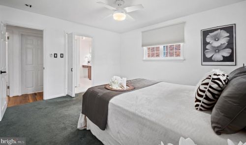 236 Memorial Ave, Tavistock NJ 08033-2952 exterior