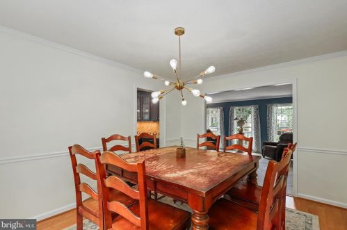 1426 Cellar Crk Way, Herndon VA 20170-2805 exterior