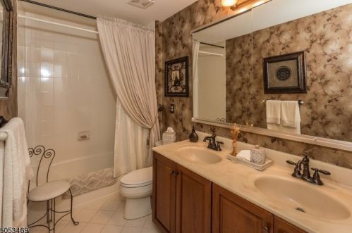 35 Mackenzie Ln, Parsippany NJ 07834-3723 exterior