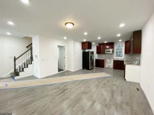 101 Holsman St, Paterson NJ  07522-1820 exterior