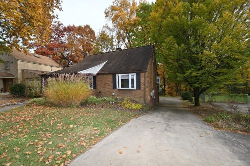 525 Penn Vista Dr, Pittsburgh PA  15235-4242 exterior