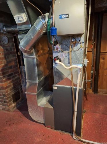 6865 Drexel St, Dearborn Heights MI  48127-2214 exterior