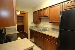 44 Charleston Sq, Cleveland OH  44143-2456 exterior