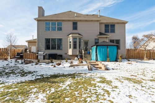 3480 Red Barn Dr, Bull Valley IL 60097-8189 exterior