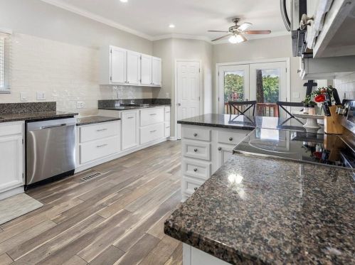 8474 Lake Dr, Lithonia GA  30039-6562 exterior