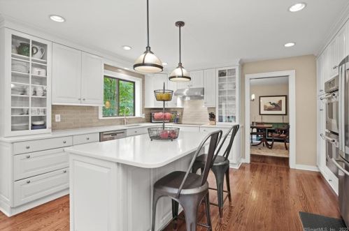 40 Pipers Hl Rd, Wilton CT 06897-1511 exterior