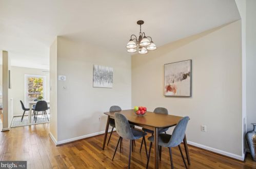 7027 Chesley Search Way, Alexandria VA 22315-4754 exterior