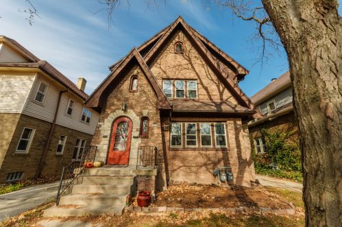 1622 Newton Ave, Milwaukee, WI 53211-2222