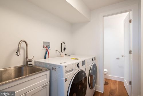 2833 Jackson St, Philadelphia PA  19145-2426 exterior