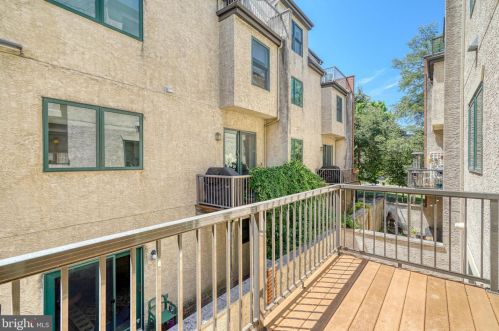 2518 Delancey St, Philadelphia PA 19103-6409 exterior