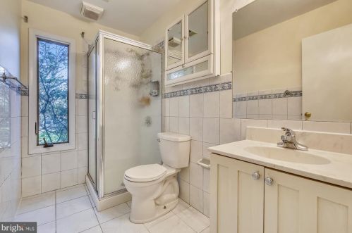 1904 Dundee Rd, Rockville MD 20850-3135 exterior