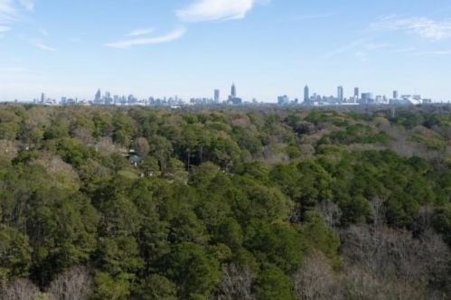 501 Aberdeen Dr, Atlanta GA 30328-4207 exterior