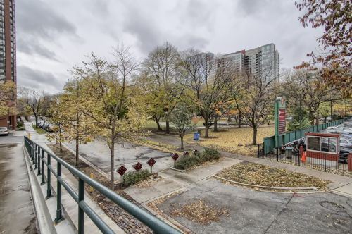 801 Plymouth Ct, Chicago IL  60605-2001 exterior