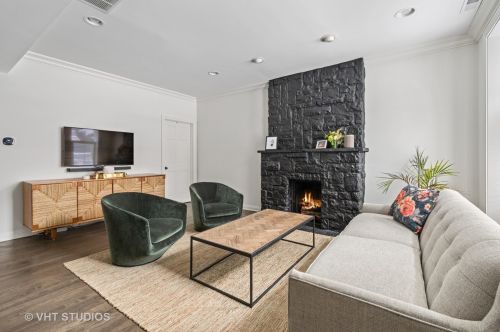 2044 Bissell St, Chicago IL 60614-4206 exterior