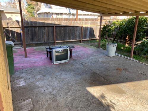 1241 East Ave, Turlock CA 95380-4209 exterior