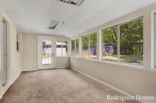 3214 Brookshire Dr, Grand Rapids MI 49508-2445 exterior