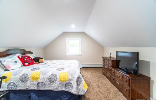 166 Giddings Ave, Windsor CT 06095-3744 exterior