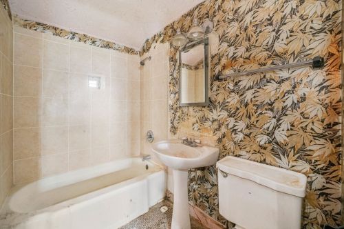 9619 Euclid Ave, Chicago IL 60617-4727 exterior