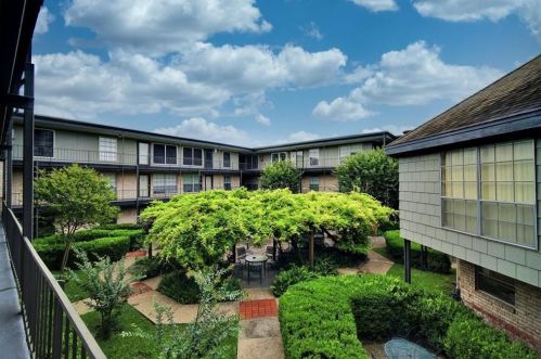 2425 Ashdale Dr, Austin TX  78757-8120 exterior